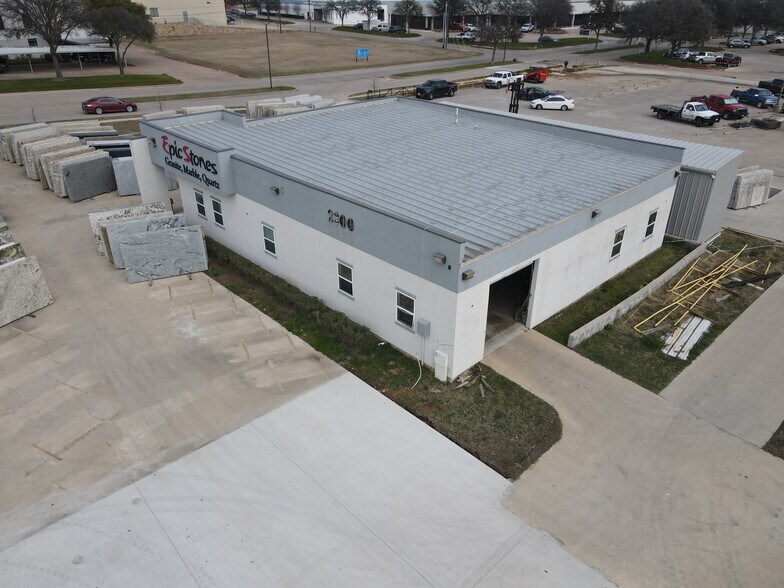 More Photos Of 2300 Handley Ederville Rd, Fort Worth Warehouse For Lease