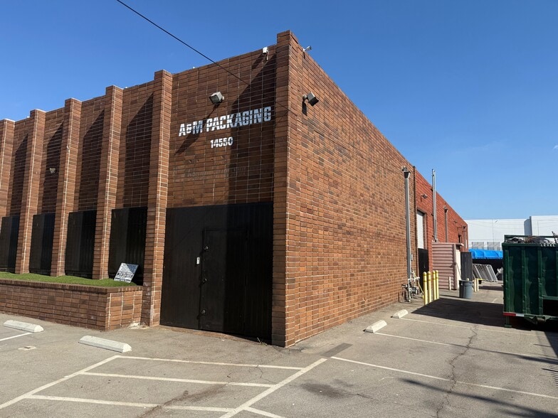 More Photos Of 14550 S Main St, Gardena Warehouse For Sale