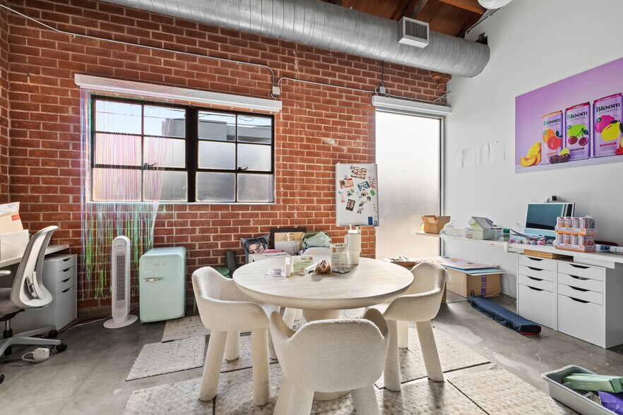 More Photos Of 523 Victoria Ave, Venice Loft Creative Space For Lease