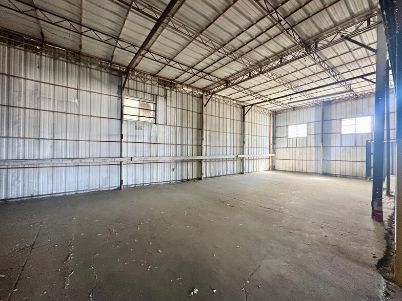 More Photos Of 2435-2453 E 25TH St, Vernon Manufacturing For Lease