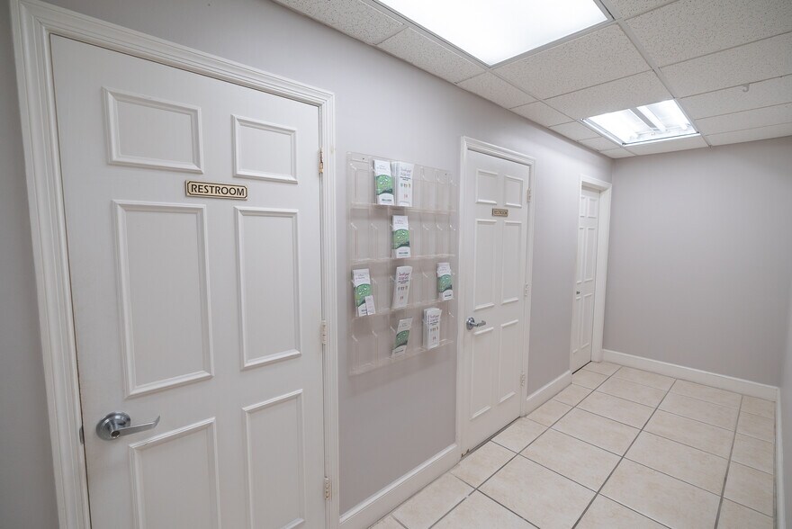 More Photos Of 1732 NE 26th St, Wilton Manors Office For Lease