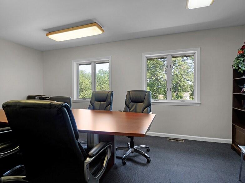 More Photos Of 644 E Main St, Palmyra Office For Sale