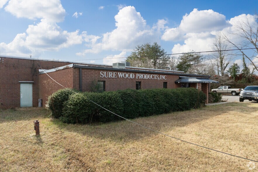 More Photos Of 980 3rd Ave SE, Hickory Warehouse For Sale