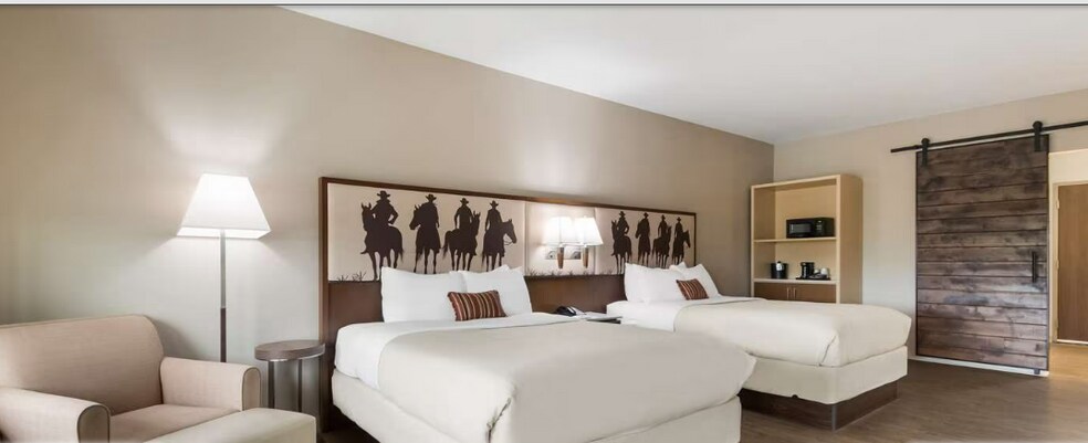 More Photos Of 711 Main St, Bandera Hotel For Sale