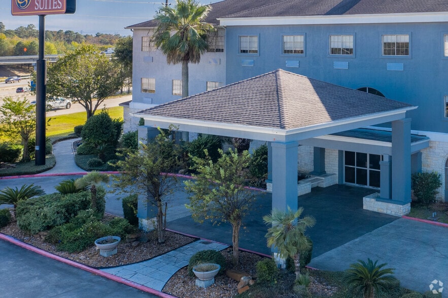 More Photos Of 22223 Highway 59 N, Humble Hotel For Sale