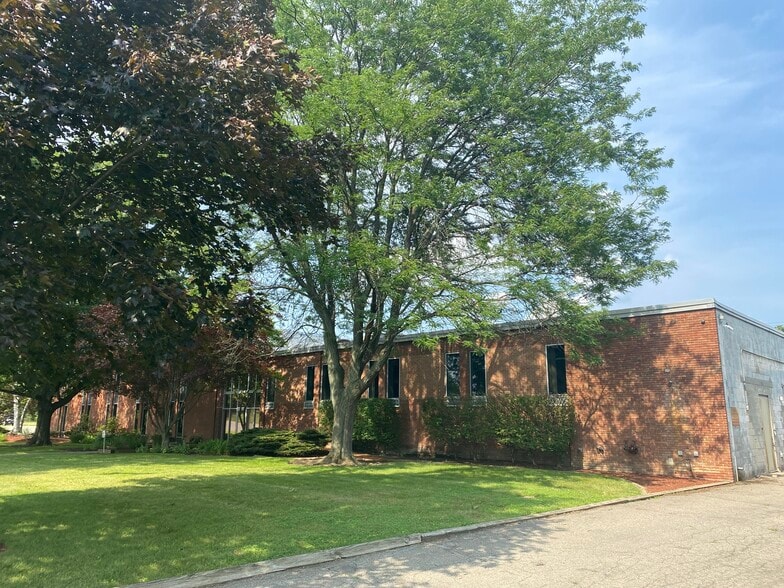 Primary Photo Of 1 Wilcox St, Sayre Manufacturing For Sale