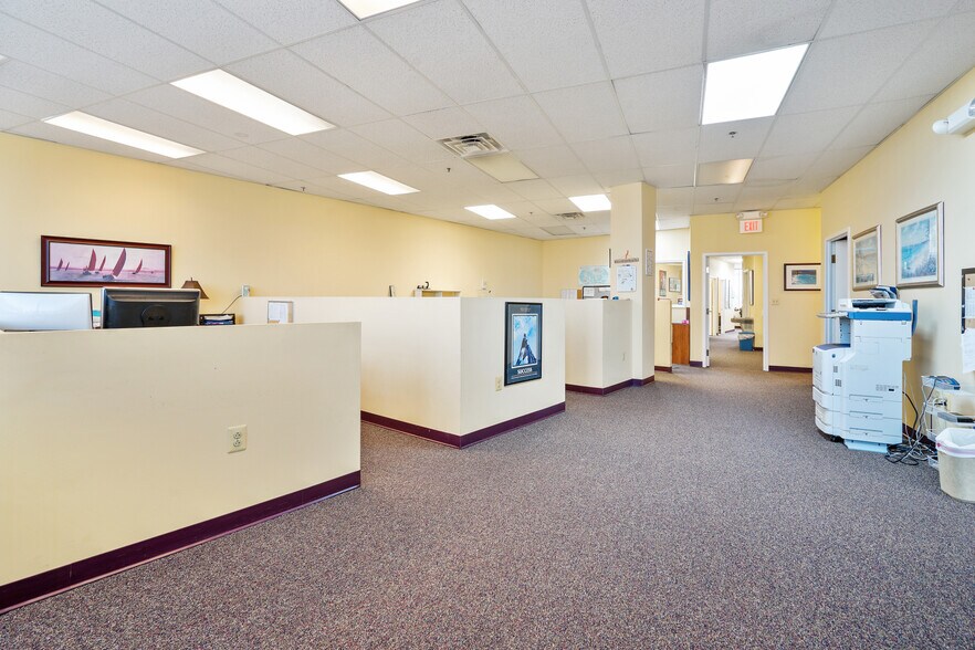 More Photos Of 4437 Brookfield Corporate Dr, Chantilly Office For Sale