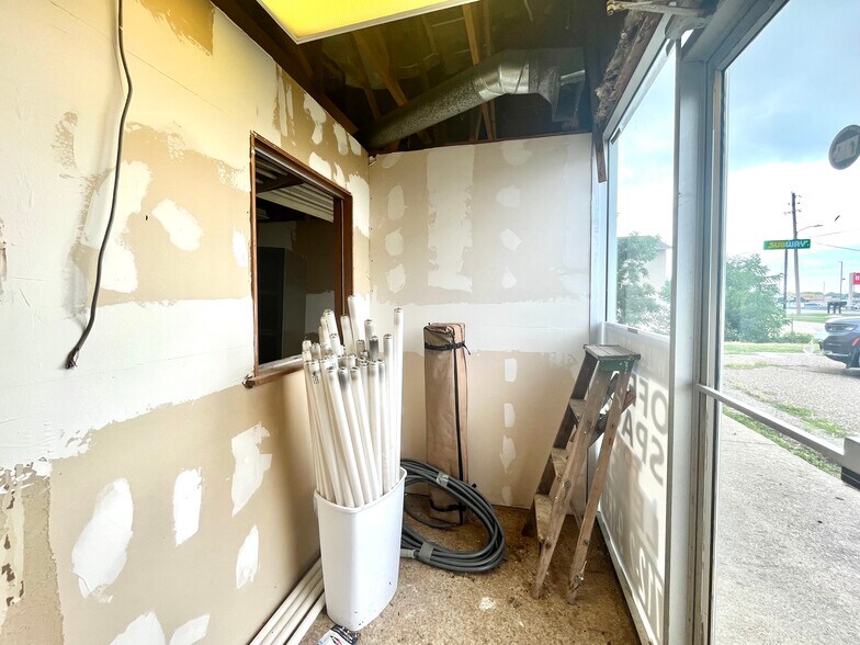 More Photos Of 1709-1713 E 7th St, Atlantic General Retail For Sale