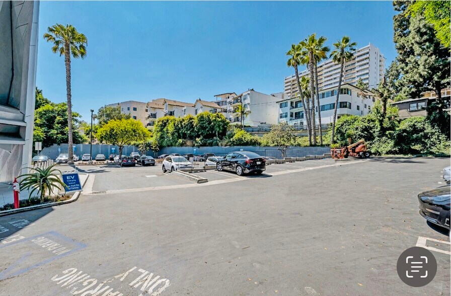 More Photos Of 1112 N Sherbourne Dr, West Hollywood Loft Creative Space For Lease