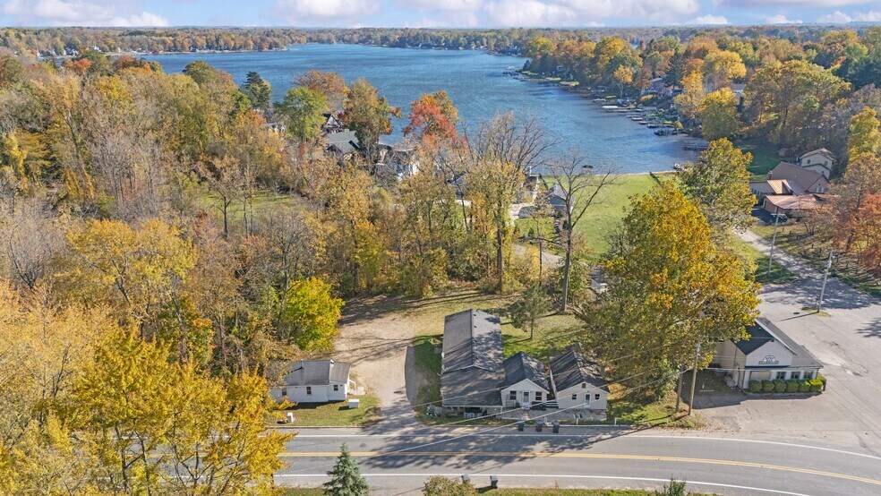 More Photos Of 5590 Paw Paw Lake Rd, Coloma Apartments For Sale