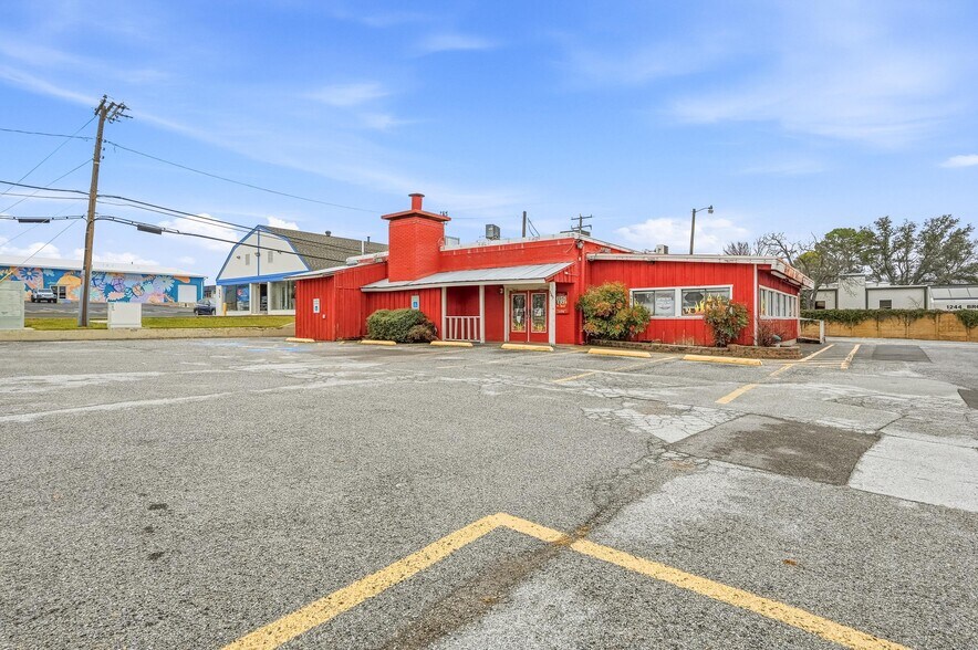 More Photos Of 565 W Bedford Euless Rd, Hurst Restaurant For Sale