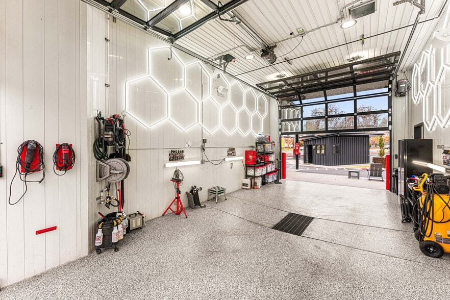 More Photos Of 10592 W State St, Boise Carwash For Sale