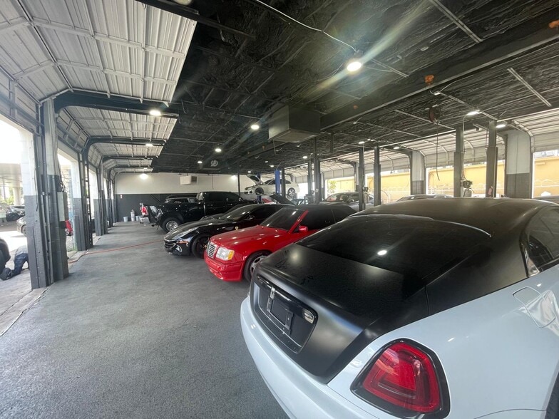 More Photos Of 7300 Southwest Fwy, Houston Freestanding For Lease
