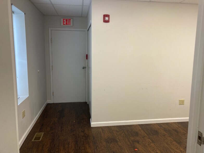 More Photos Of 103 Cooper St, Babylon Office For Lease