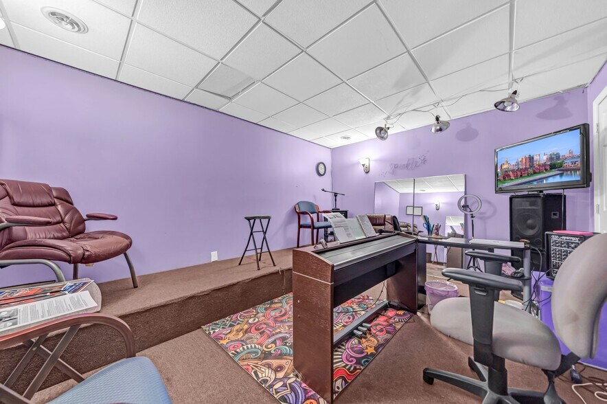 More Photos Of 6576 E Quaker St, Orchard Park Freestanding For Sale