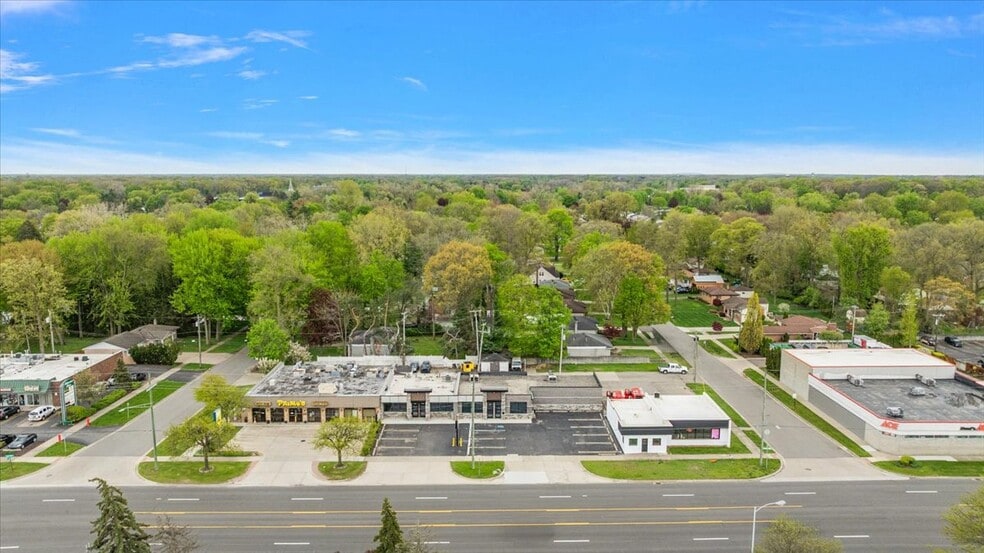 More Photos Of 33535-33537 7 Mile Rd, Livonia Freestanding For Lease