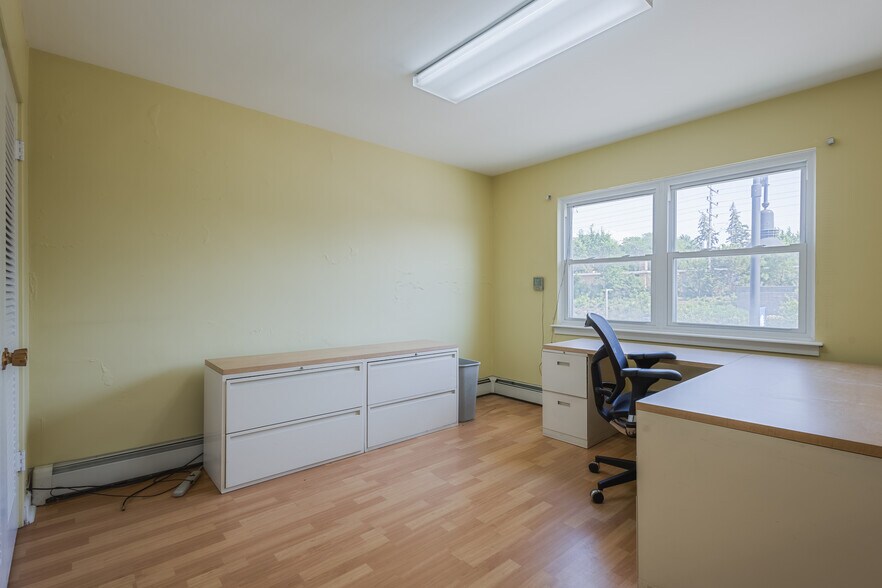 More Photos Of 152 Burlington Ave, Clarendon Hills Storefront Retail Office For Lease