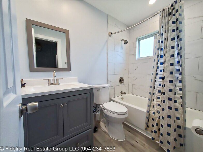 More Photos Of 2432 Sherman St, Hollywood Apartments For Sale