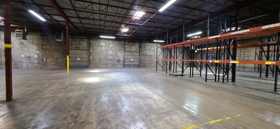 More Photos Of 4233 Janada St, Haltom City Warehouse For Lease