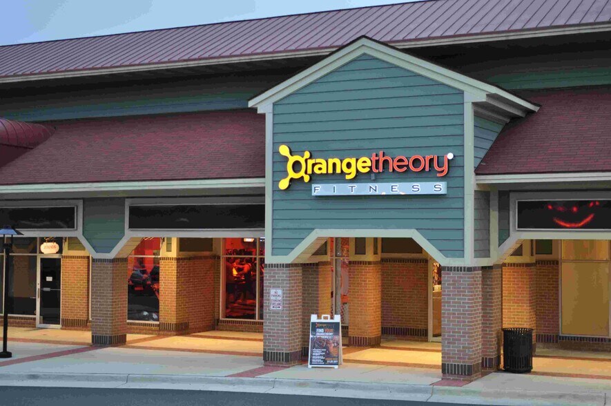 More Photos Of 22 Edds Ln, Sterling Unknown For Lease