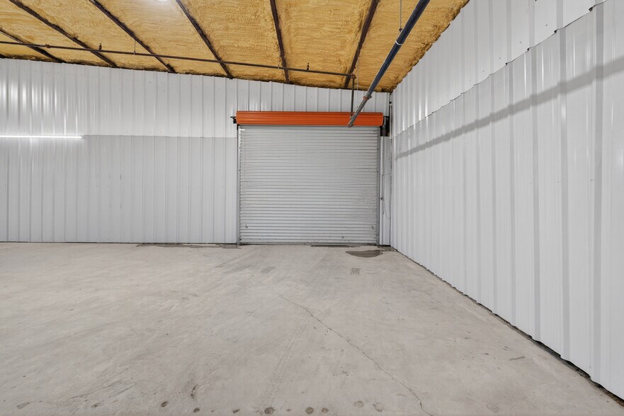 More Photos Of 2606 Cherry Brook Ln, Pasadena Warehouse For Sale