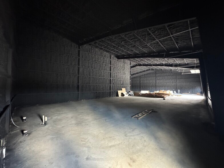 More Photos Of 450 Hwy 290 E, Elgin Light Distribution For Lease