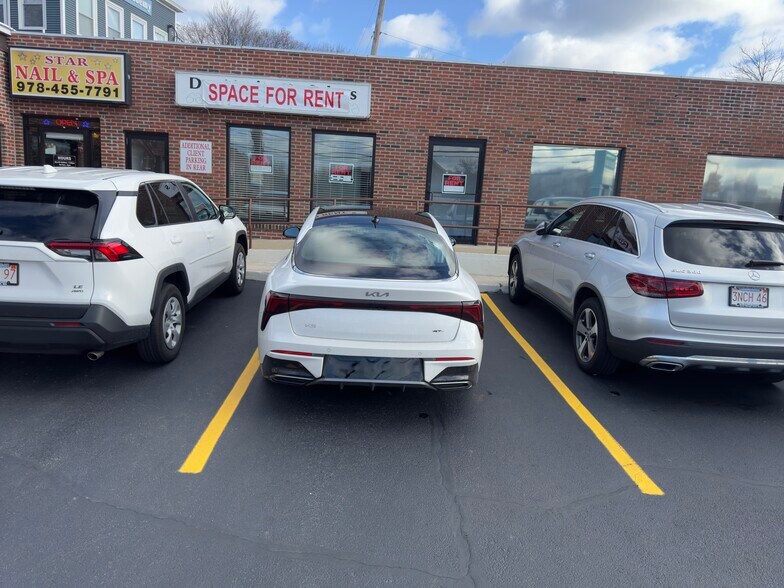 Primary Photo Of 1105 Lakeview Ave, Dracut Freestanding For Lease