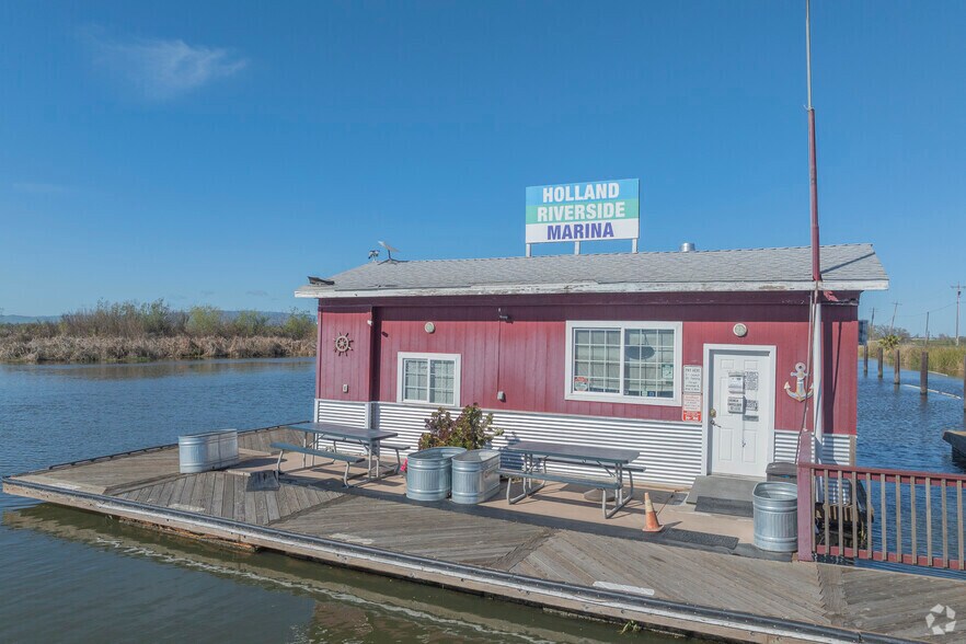 More Photos Of 7000 Holland Tract Rd, Brentwood Marina For Sale