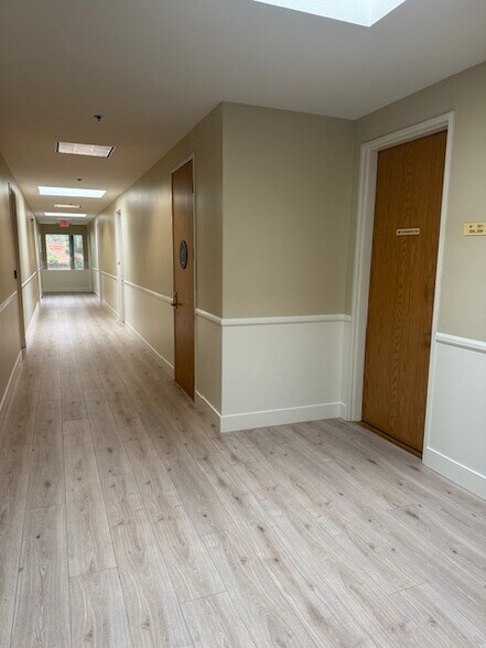 More Photos Of 516 Pennsfield Pl, Thousand Oaks Office For Lease