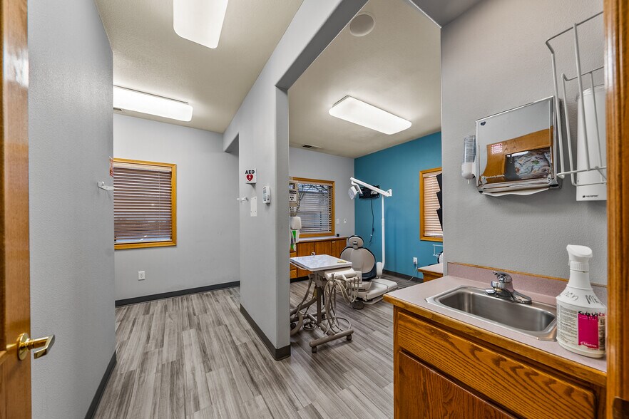More Photos Of 925 Town Centre Dr, Medford Medical For Lease