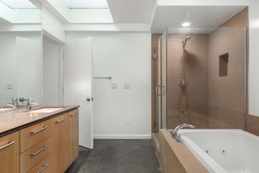 More Photos Of 2100 Abbot Kinney Blvd, Venice Office For Lease