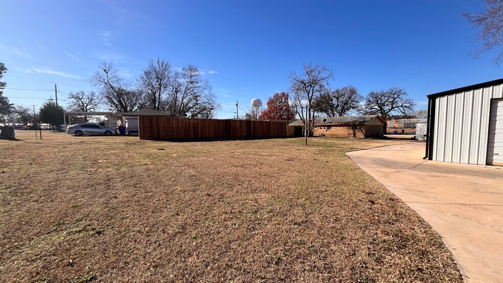 More Photos Of 302 N Main St, Collinsville Light Manufacturing For Lease