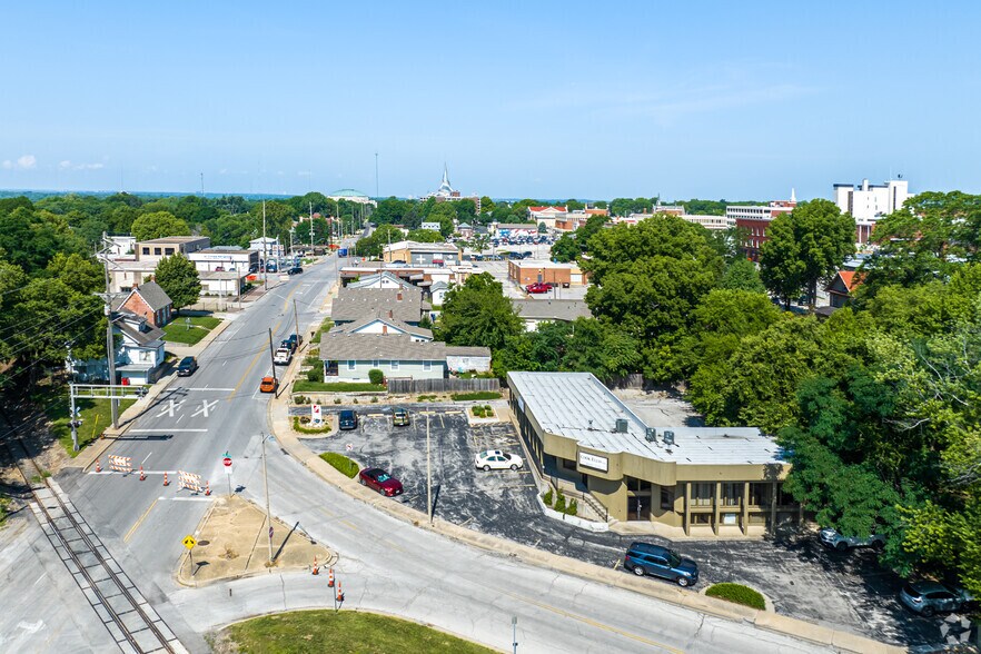 More Photos Of 136 E Walnut St, Independence Office For Lease