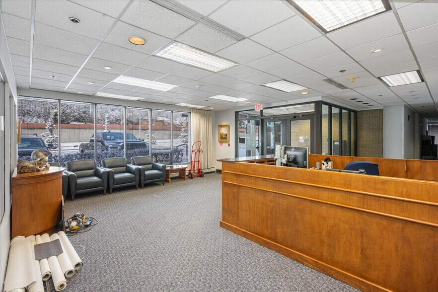 More Photos Of 7001 Jewel Lake Rd, Anchorage Office For Sale