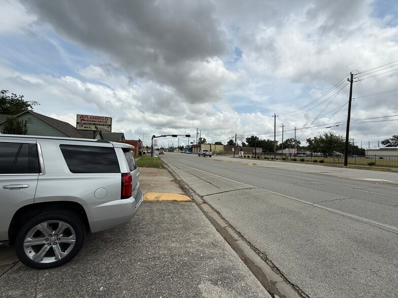 More Photos Of 2809 Market St, Baytown Office Residential For Lease