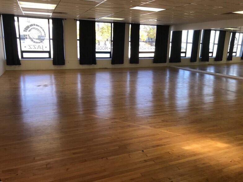 More Photos Of 61 Main St, Norwalk Storefront Retail Office For Lease