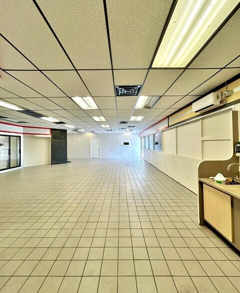 More Photos Of 16177 Slater Rd, North Fort Myers General Retail For Sale