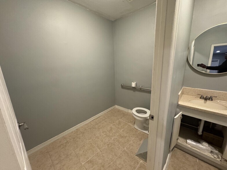 More Photos Of 7854 Moncrief-Dinsmore Rd, Jacksonville Freestanding For Sale
