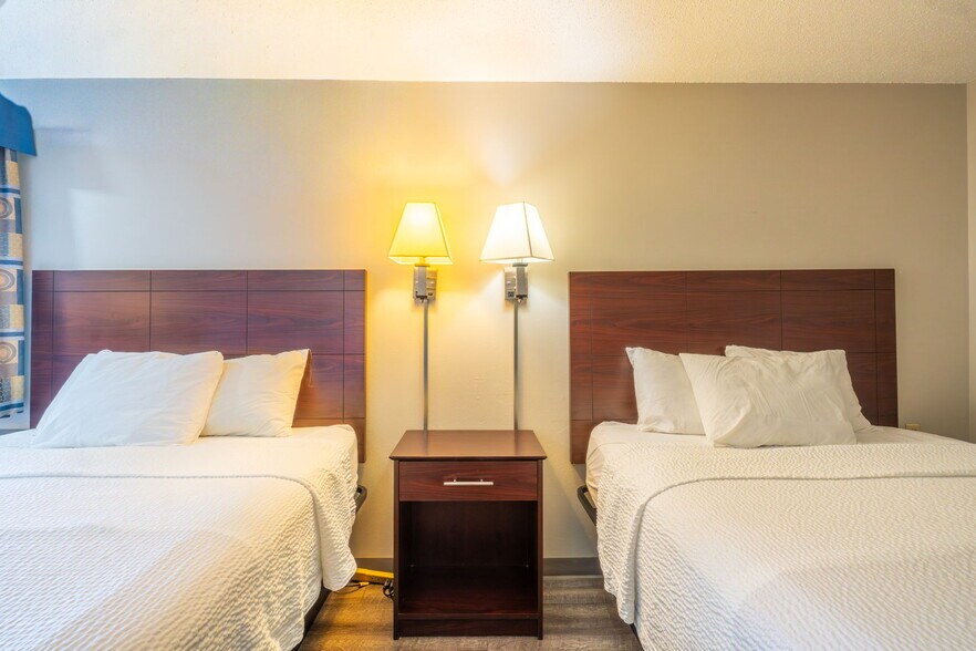 More Photos Of 3000 Singing Hills Blvd, Sioux City Hotel For Sale