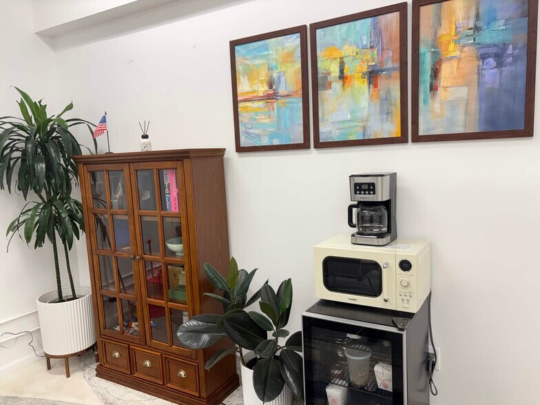 More Photos Of 3901 Main St, Flushing Office For Sale