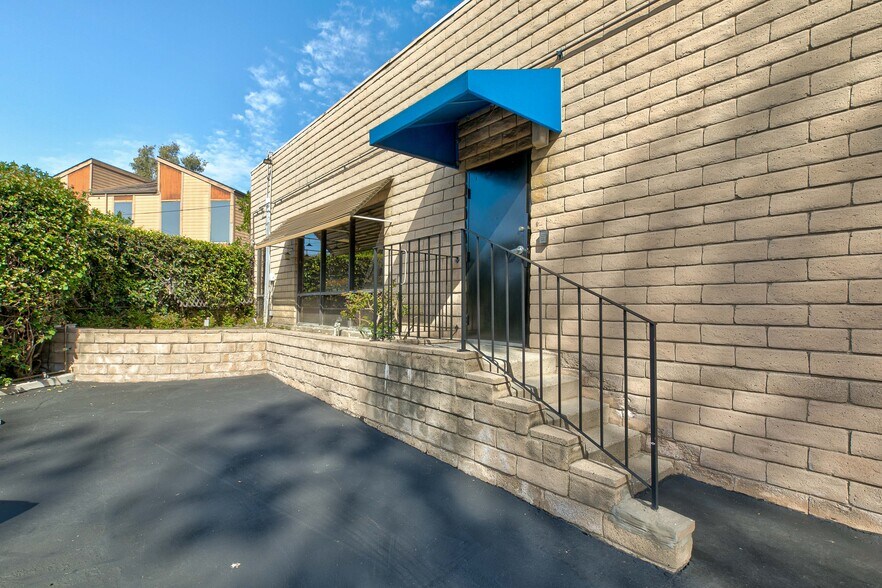 More Photos Of 2900 W Broadway, Los Angeles Office For Sale