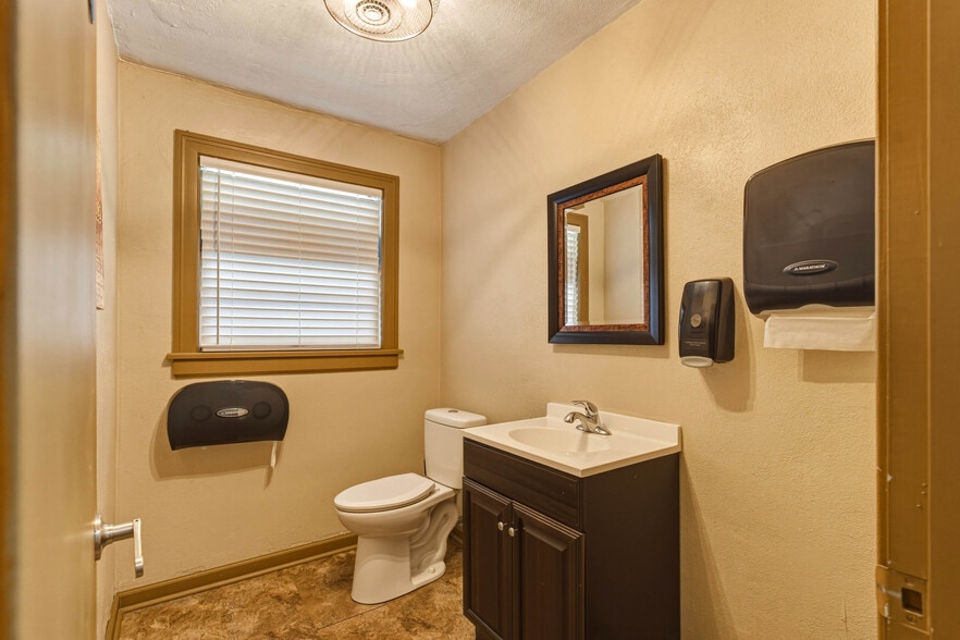 More Photos Of 13908 Dixie Hwy, Louisville Religious Facility For Sale