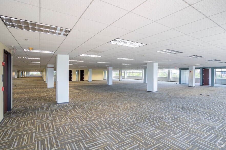 More Photos Of 955 American Ln, Schaumburg Office For Lease