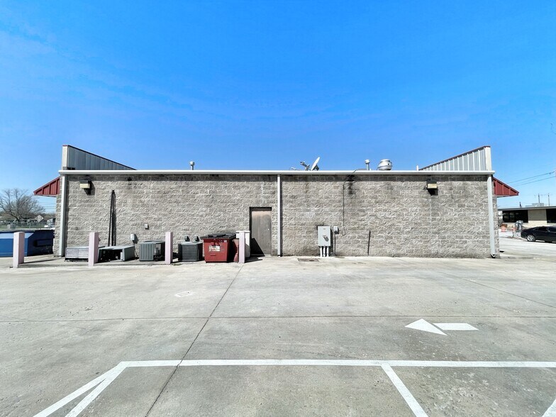 More Photos Of 601-605 E Emma Ave, Springdale Convenience Store For Sale