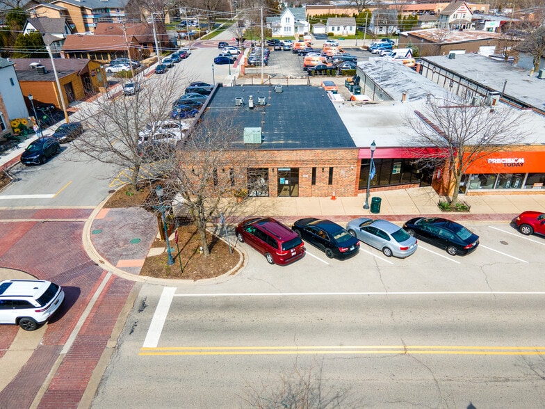 Primary Photo Of 102-106 Center St, Grayslake Loft Creative Space For Sale