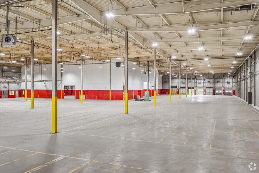 More Photos Of 1500 E Broad St, Mansfield Manufacturing For Sale