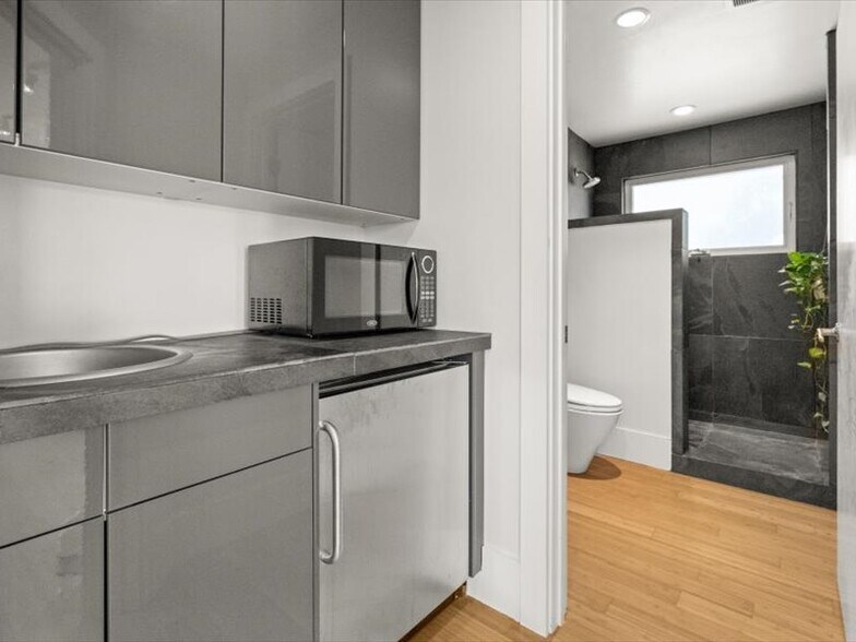 More Photos Of 3823 Santa Claus Ln, Carpinteria Restaurant For Sale