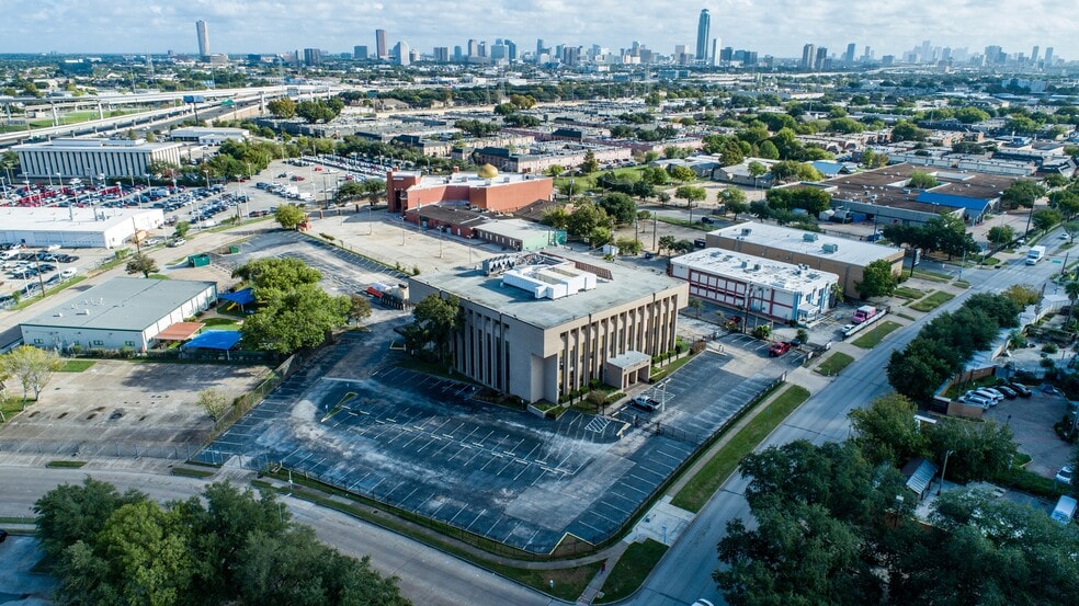 More Photos Of 6330 Gulfton St, Houston Office For Sale