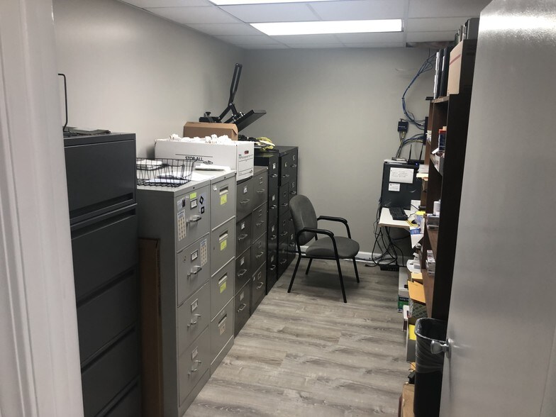 More Photos Of 1234 N Center Rd, Burton Warehouse For Lease