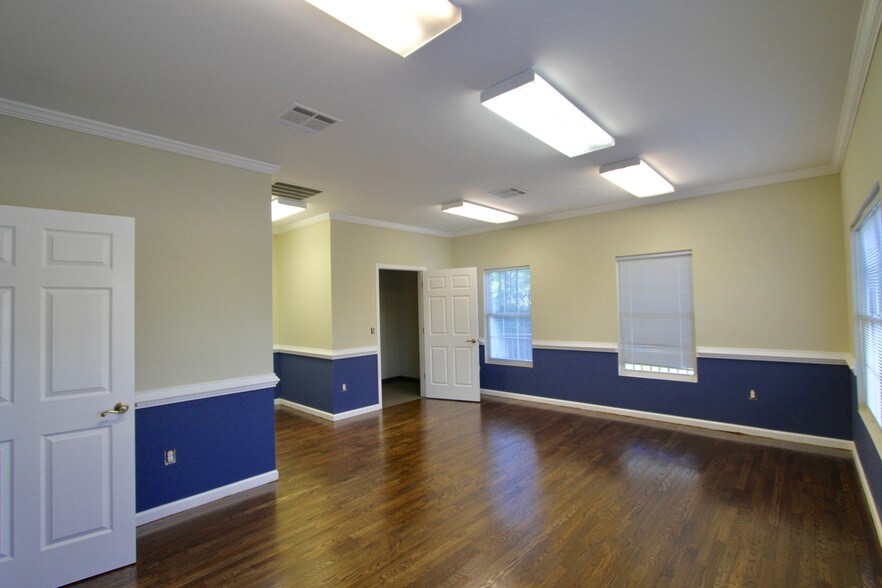 More Photos Of 925 Sanders Rd, Cumming Coworking Space
